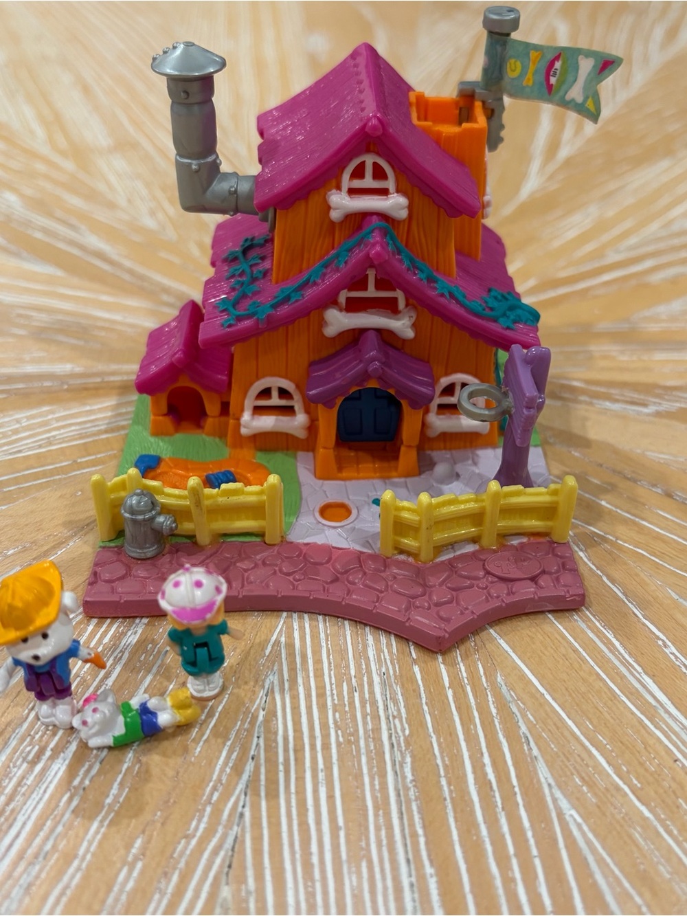 1994 COMPLETE Dog House Barclay’s Cottage Polly Pocket Bluebird